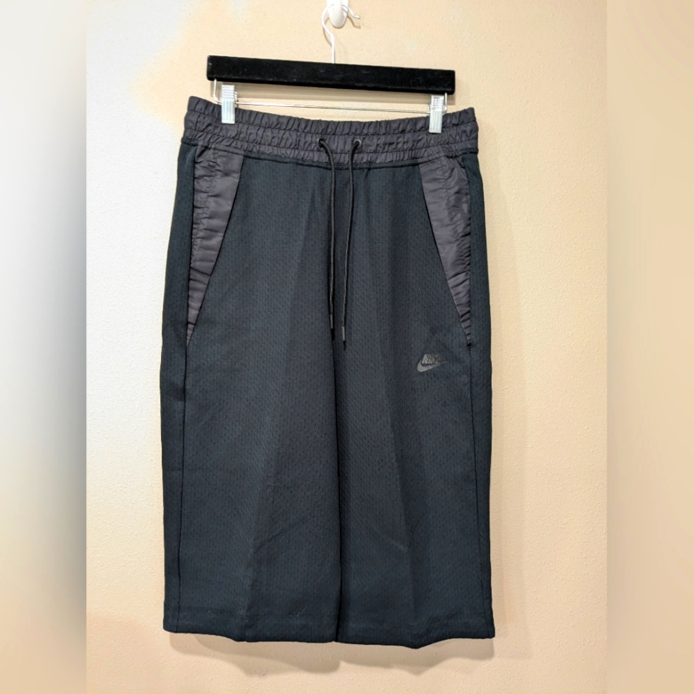 Women's Nike Sportswear Black Tech Fleece Pants• Size MED Capri Cropped …